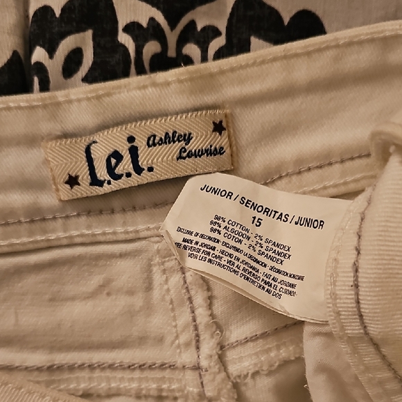 Ashley By 26 International Cream Frayed Hem Denim Shorts - Picture 2 of 3